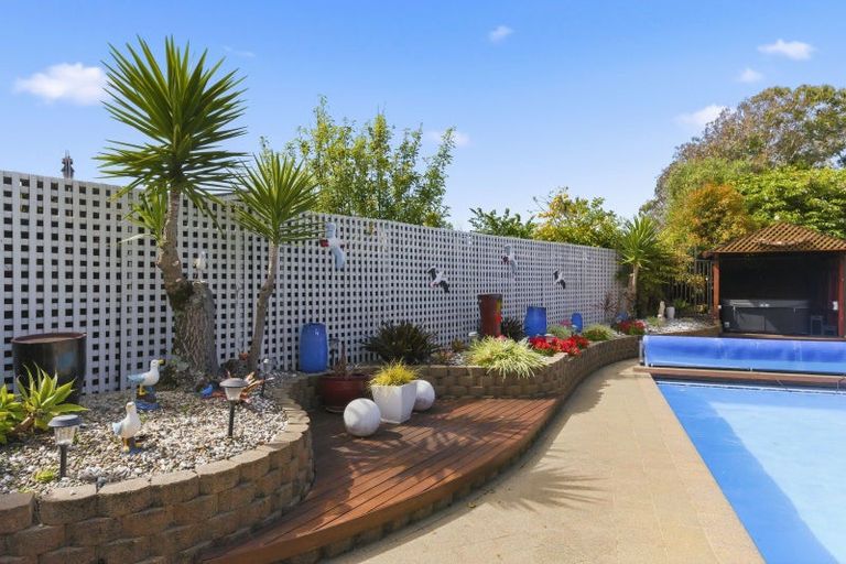 Photo of property in 11 Oakwood Grove, Paraparaumu Beach, Paraparaumu, 5032