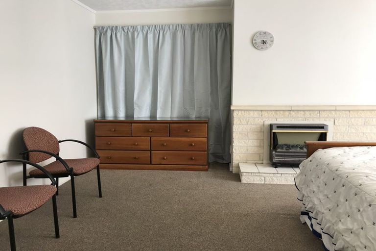 Photo of property in 1/271 Memorial Avenue, Burnside, Christchurch, 8053