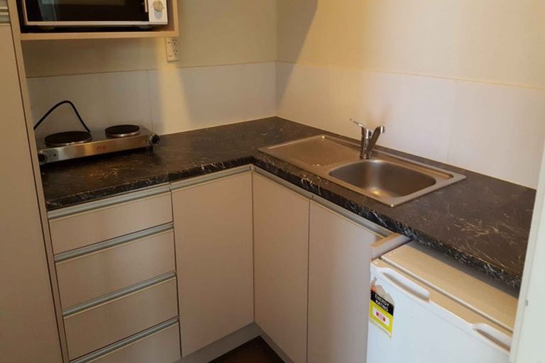 Photo of property in 8c Schnapper Rock Road, Schnapper Rock, Auckland, 0632