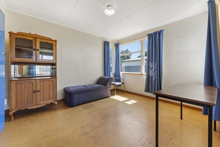 Photo of property in 12 Chester Crescent, West End, Palmerston North, 4410