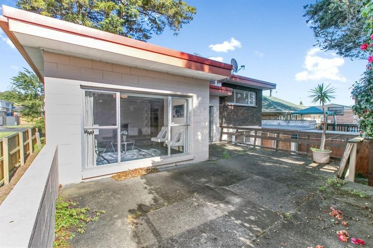 Photo of property in 52 Lawrence Crescent, Hillpark, Auckland, 2102