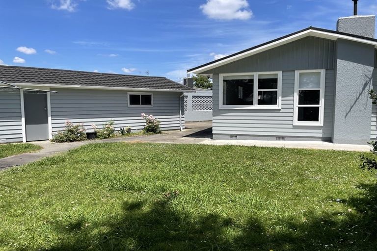 Photo of property in 21 Abraham Crescent, Milson, Palmerston North, 4414