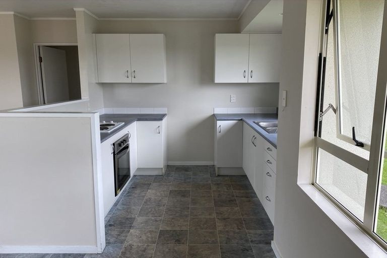 Photo of property in 4 Cretian Crescent, Henderson, Auckland, 0612