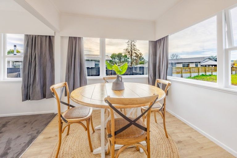 Photo of property in 13 Latham Stubbs Crescent, Waipawa, 4210