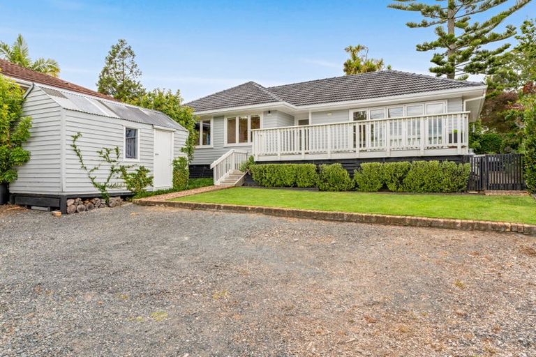 Photo of property in 407a Main Road, Huapai, Kumeu, 0810