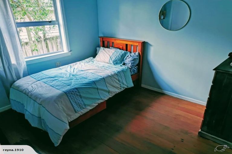 Photo of property in 17 Golf Road, New Lynn, Auckland, 0600