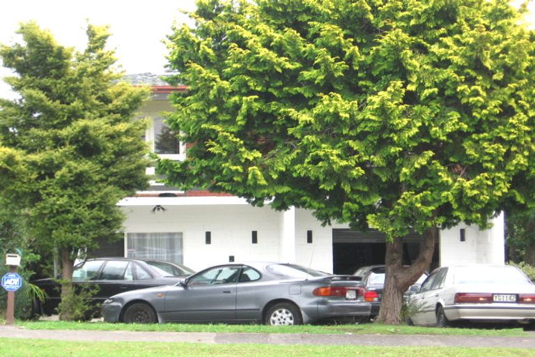 Photo of property in 1/62c Te Atatu Road, Te Atatu South, Auckland, 0610