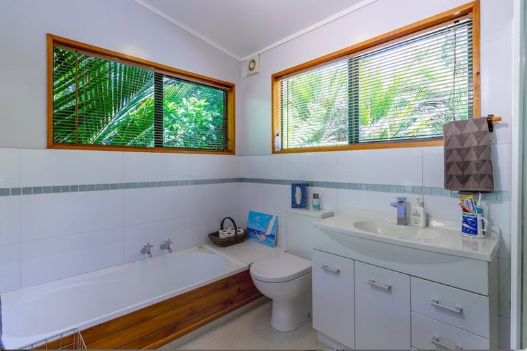 Photo of property in 86 Wood Bay Road, Titirangi, Auckland, 0604