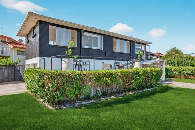 Photo of property in 1 Winston Street, Acacia Bay, Taupo, 3330