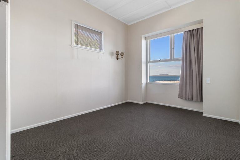 Photo of property in 25 Bayview Road, Browns Bay, Auckland, 0630