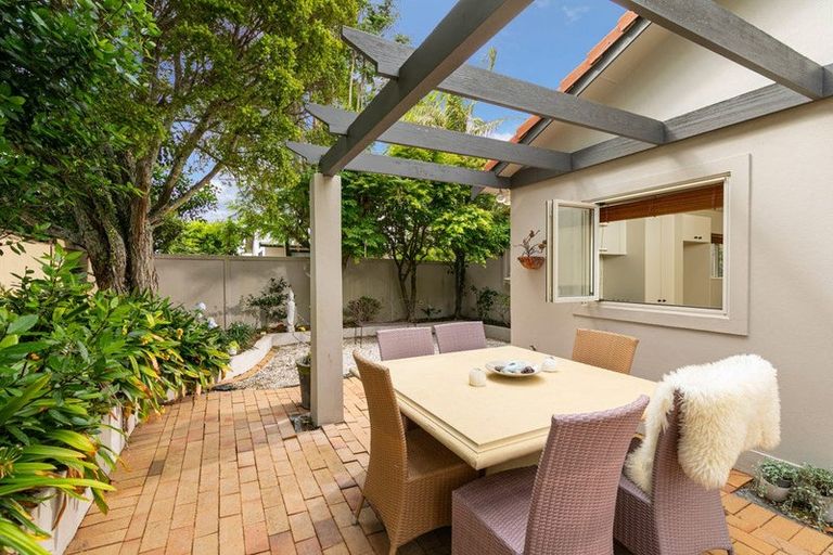 Photo of property in 2/2 Evan Street, Belmont, Auckland, 0622