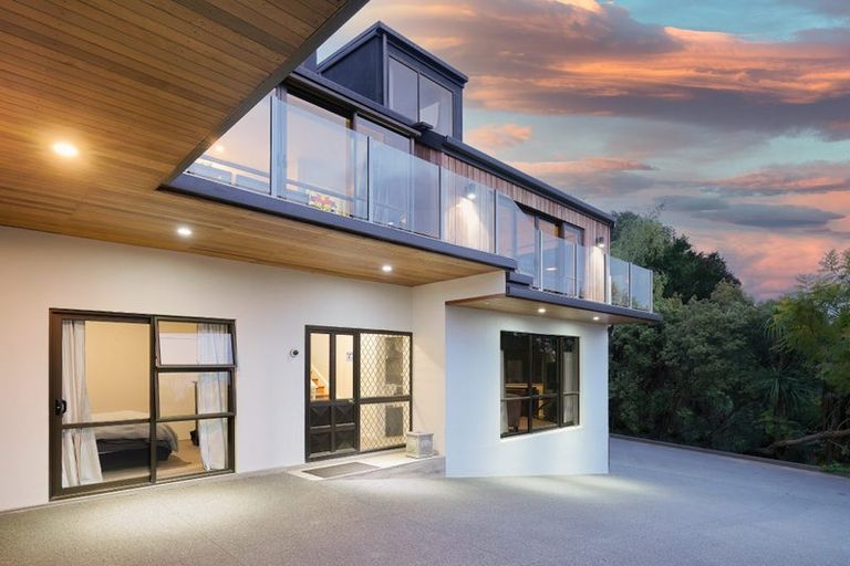 Photo of property in 2 Cannon Hill Crescent, Mount Pleasant, Christchurch, 8081