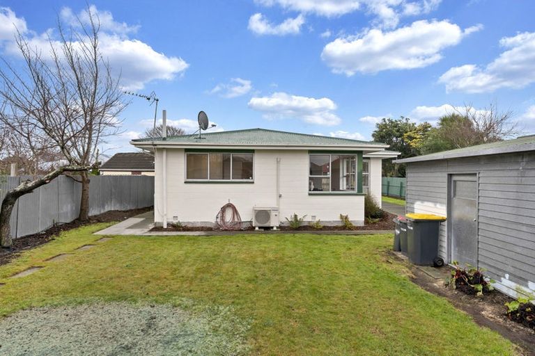 Photo of property in 76a Englefield Road, Northwood, Christchurch, 8051