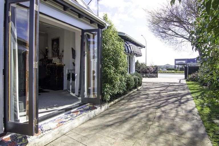 Photo of property in 320 Featherston Street, Palmerston North, 4410