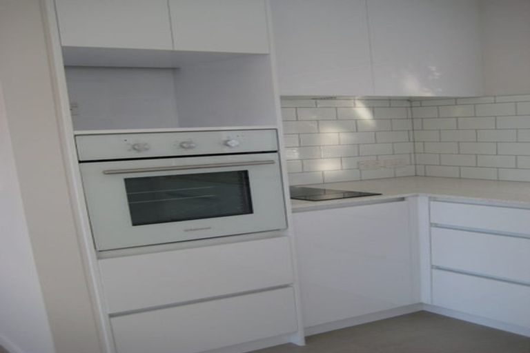 Photo of property in 2/12 Kapiti Place, Sunnynook, Auckland, 0620