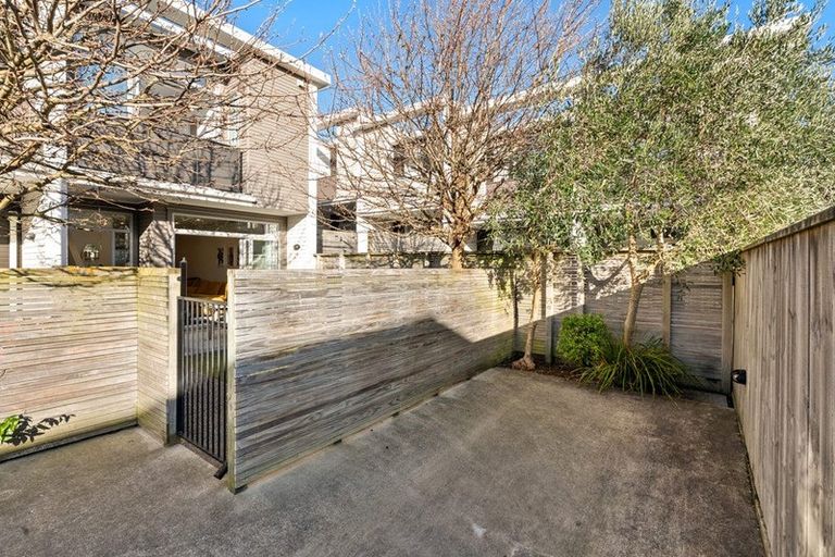 Photo of property in 11/59 The Parade, Island Bay, Wellington, 6023