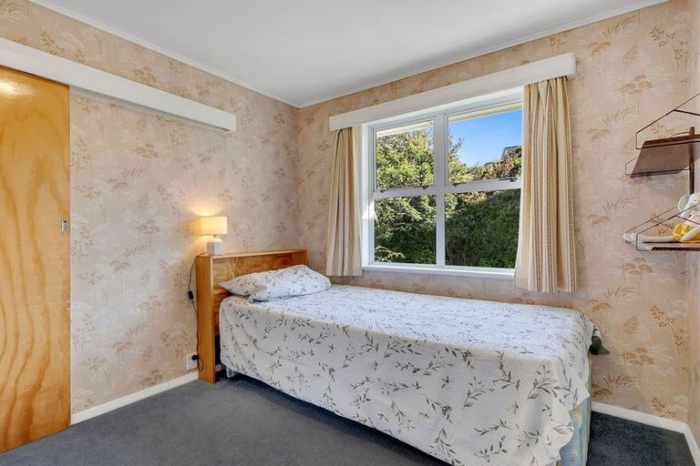 Photo of property in 25 Larsen Crescent, Tawa, Wellington, 5028