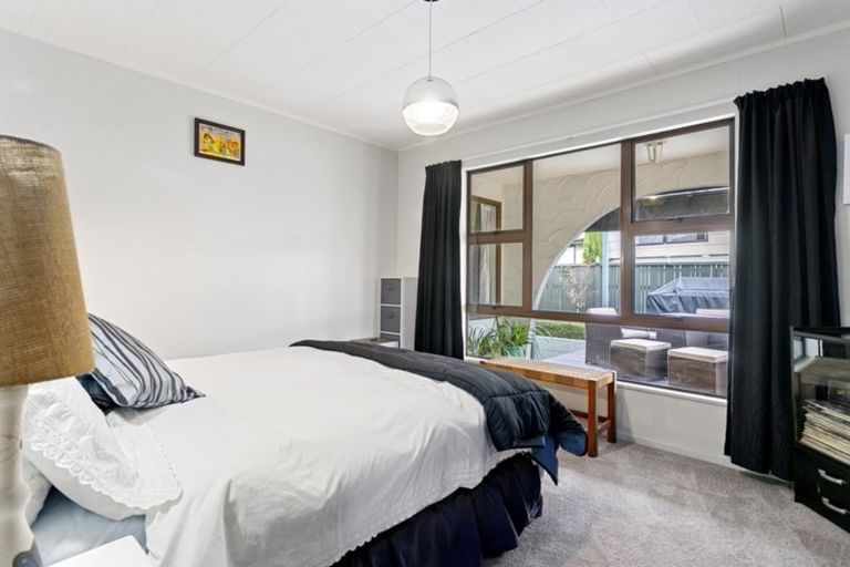 Photo of property in 2 Kew Place, Richmond Heights, Taupo, 3330