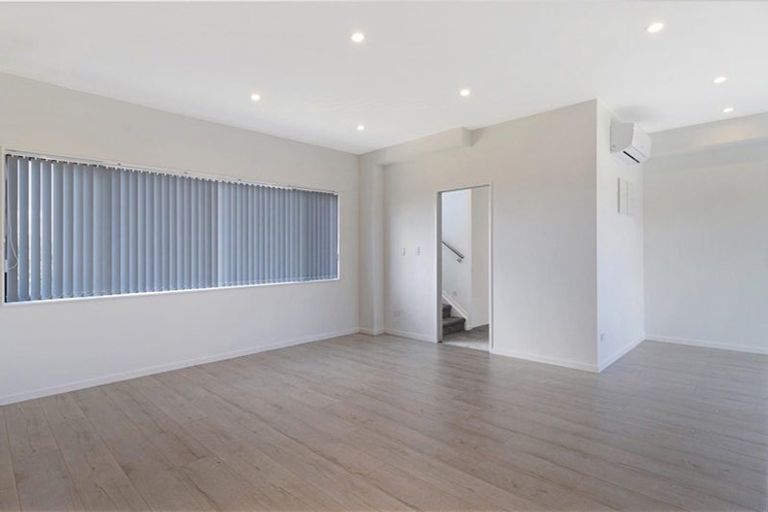 Photo of property in 1/3238 Great North Road, New Lynn, Auckland, 0600