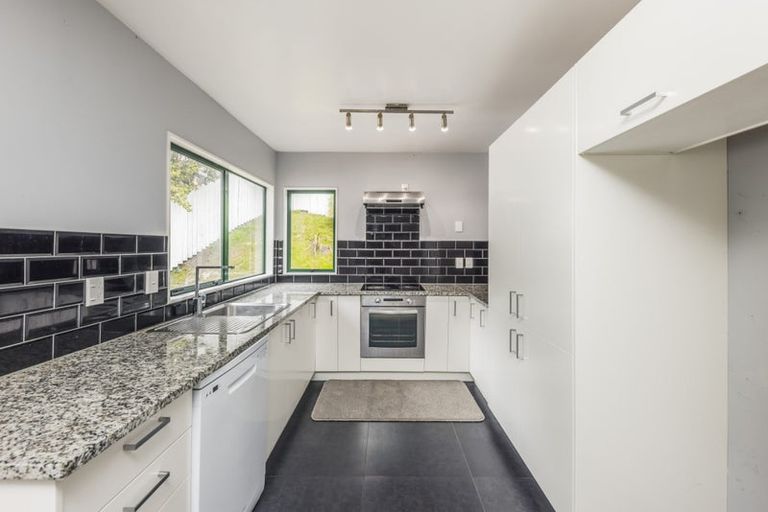 Photo of property in 2/21 Contessa Drive, Glenfield, Auckland, 0629