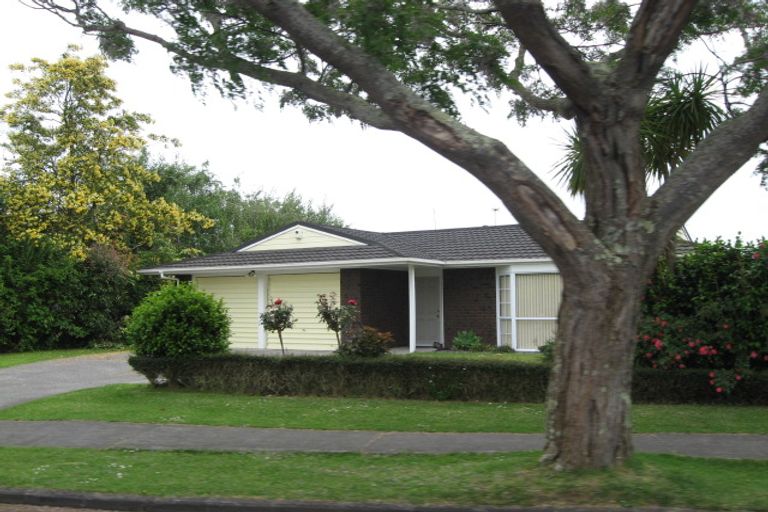 Photo of property in Conifer Grove School, 17 Evanda Crescent, Conifer Grove, Takanini, 2112