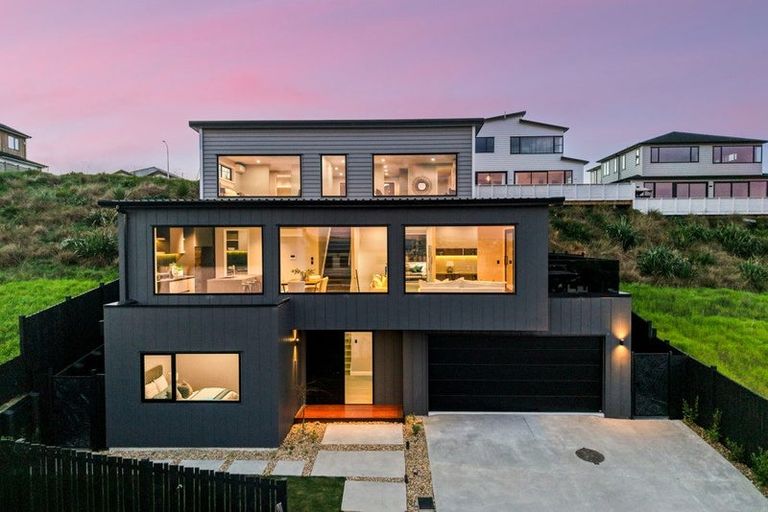 Photo of property in 36 Waitai Close, Long Bay, Auckland, 0630