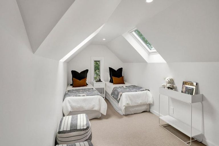 Photo of property in 19 Baring Terrace, Strandon, New Plymouth, 4312