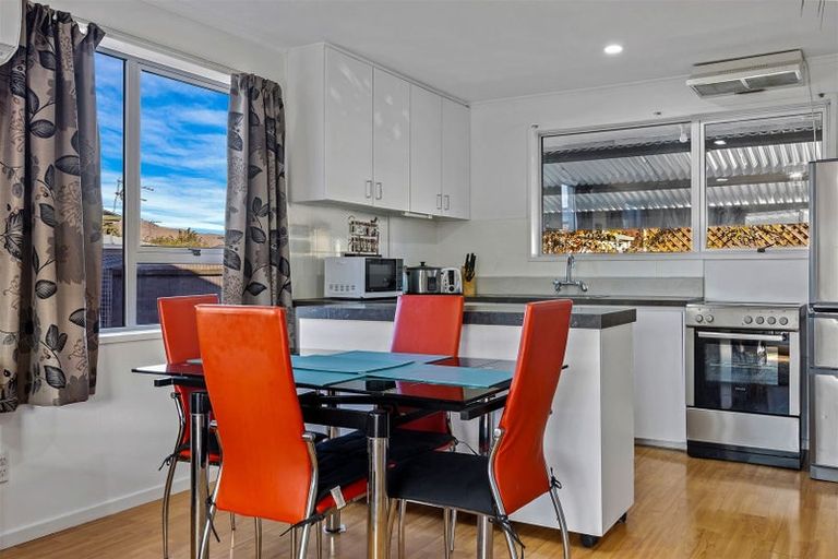 Photo of property in 2/98a Tilford Street, Woolston, Christchurch, 8062