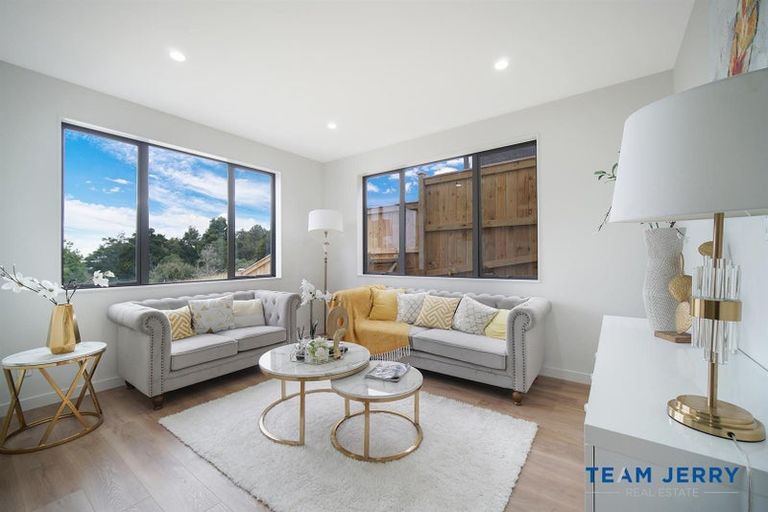 Photo of property in 8 Kakau Lane, Flat Bush, Auckland, 2019