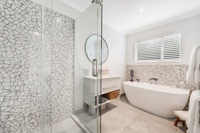 Photo of property in 19 Clovelly Road, Bucklands Beach, Auckland, 2012