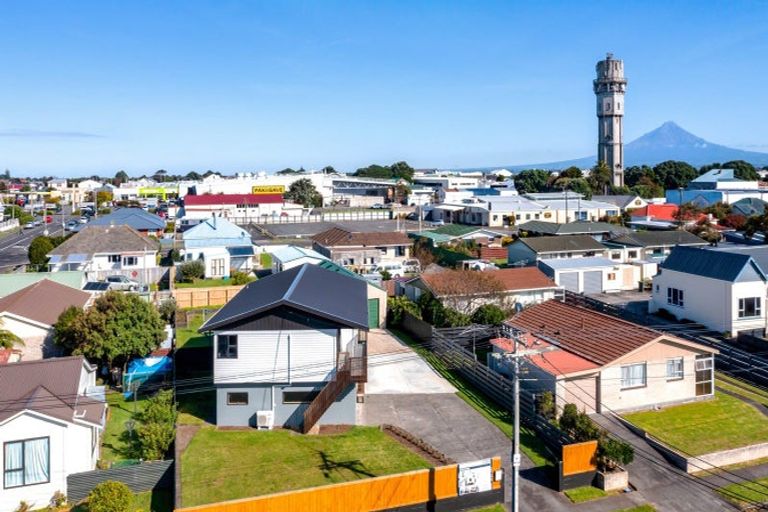 Photo of property in 35 Collins Street, Hawera, 4610