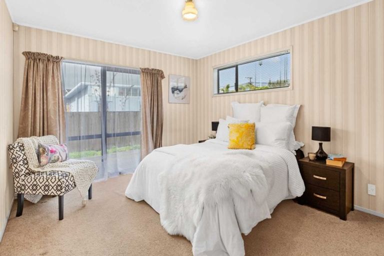 Photo of property in 2/41 Riverside Road, Orewa, 0931