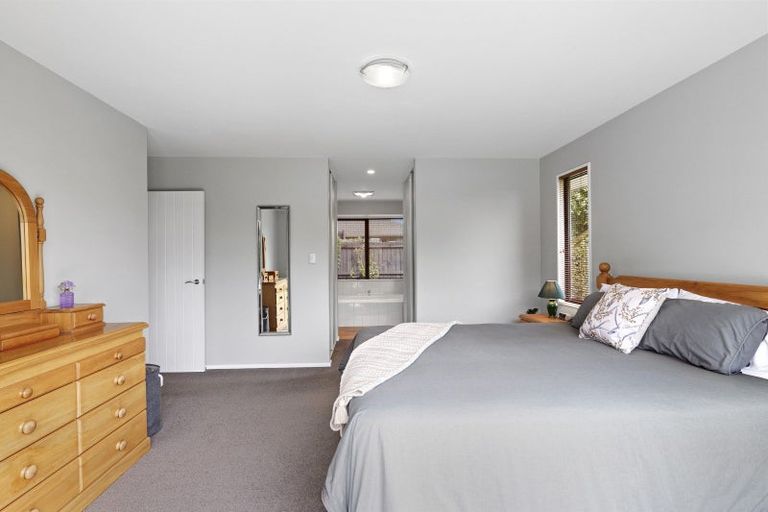 Photo of property in 9 Napoleon Close, Harewood, Christchurch, 8051