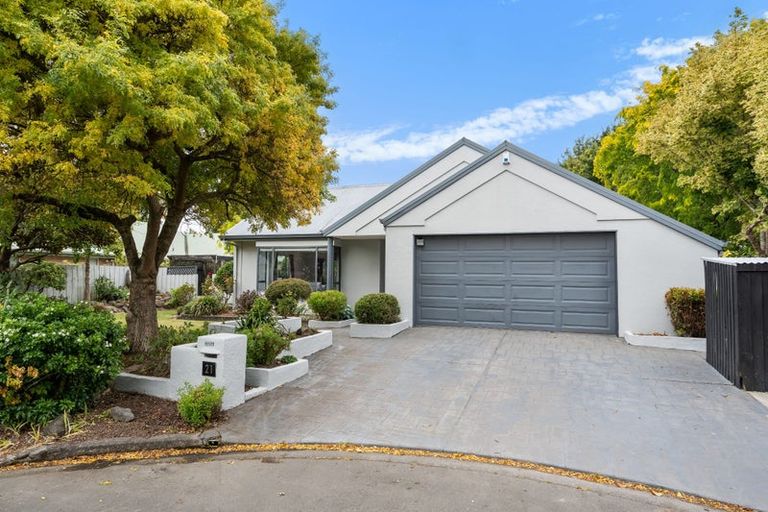 Photo of property in 21 Thornwood Place, Redwood, Christchurch, 8051