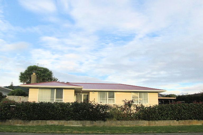 Photo of property in 4 Makarini Street, Paraparaumu, 5032