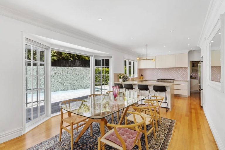 Photo of property in 16 Fenton Terrace, Cockle Bay, Auckland, 2014