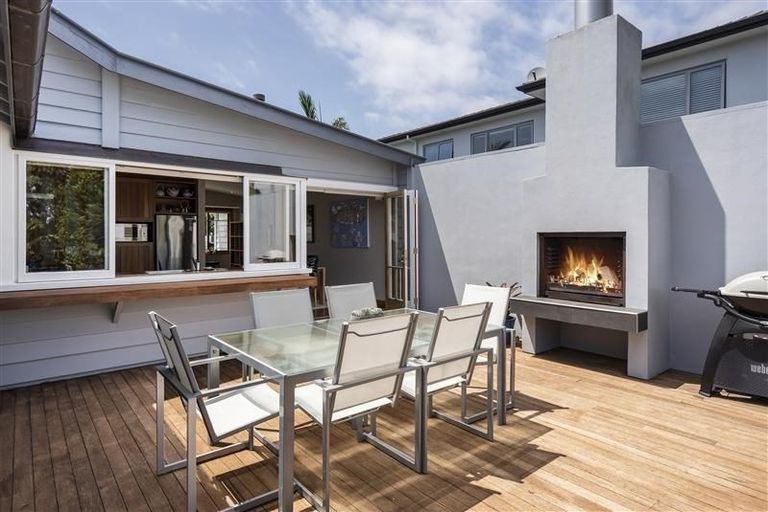 Photo of property in 18 Marie Avenue, Red Beach, 0932