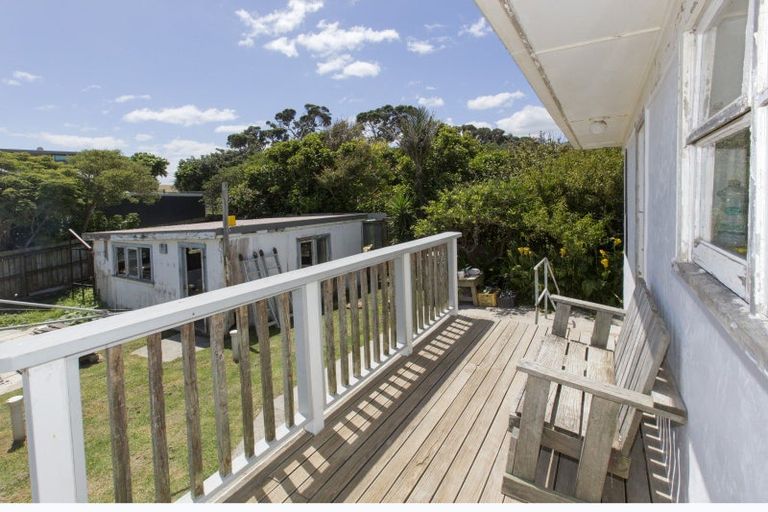 Photo of property in 32 Ripiro Drive, Baylys Beach, Dargaville, 0377