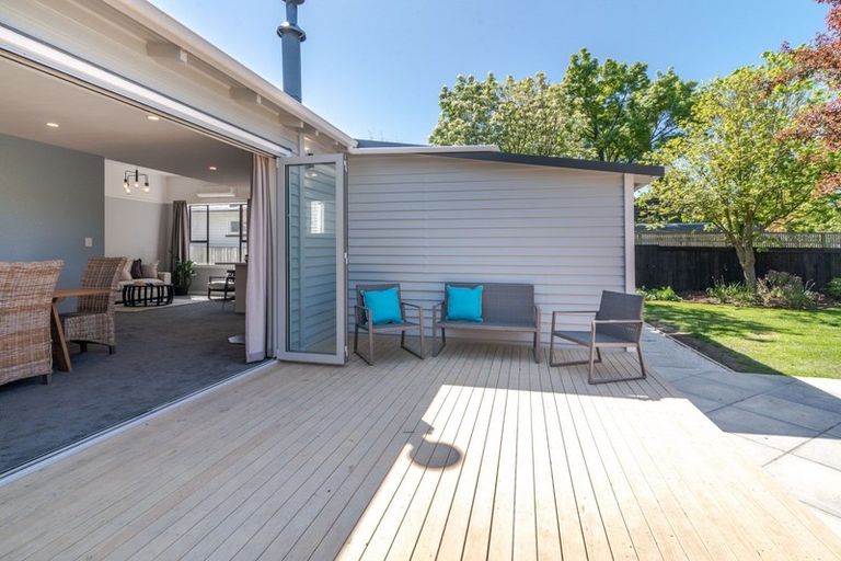 Photo of property in 128 Somerfield Street, Somerfield, Christchurch, 8024