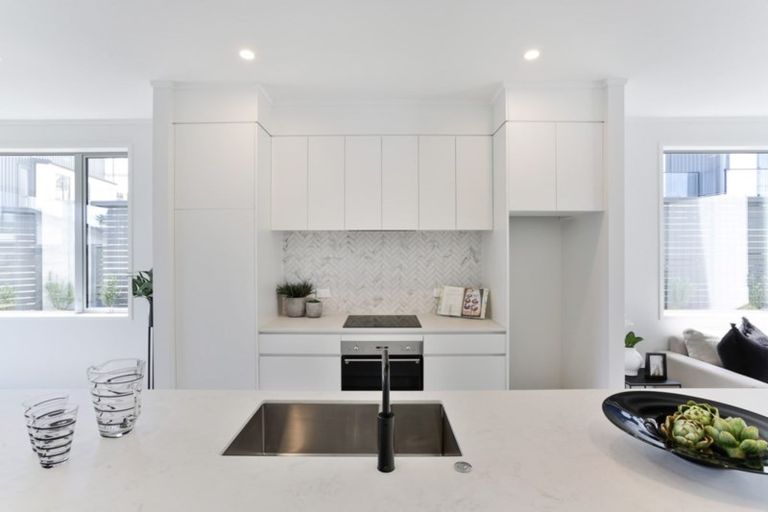 Photo of property in 10a Lyndhurst Road, Tawa, Wellington, 5028