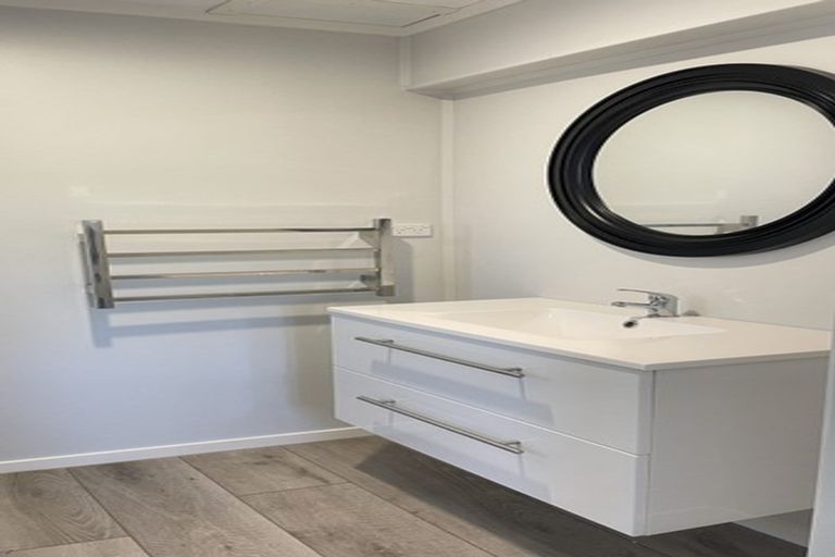 Photo of property in 22 Danbury Drive, Torbay, Auckland, 0630