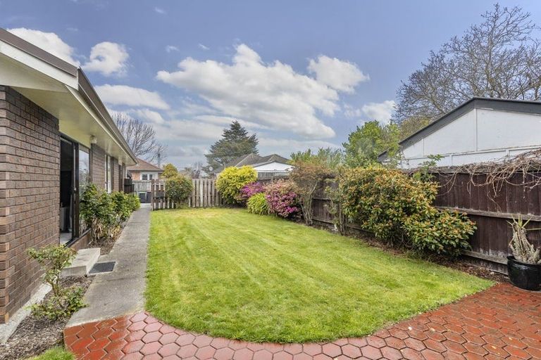 Photo of property in 2/21 Dunedin Street, Redwood, Christchurch, 8051