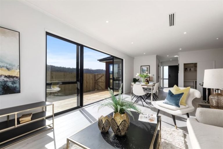 Photo of property in 11 Len Ireland Drive, Kumeu, 0810