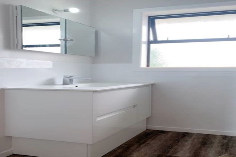 Photo of property in 2/104 Forrest Hill Road, Forrest Hill, Auckland, 0620