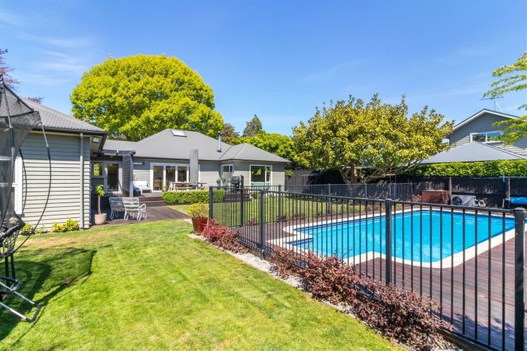 Photo of property in 36 Bryndwr Road, Fendalton, Christchurch, 8052