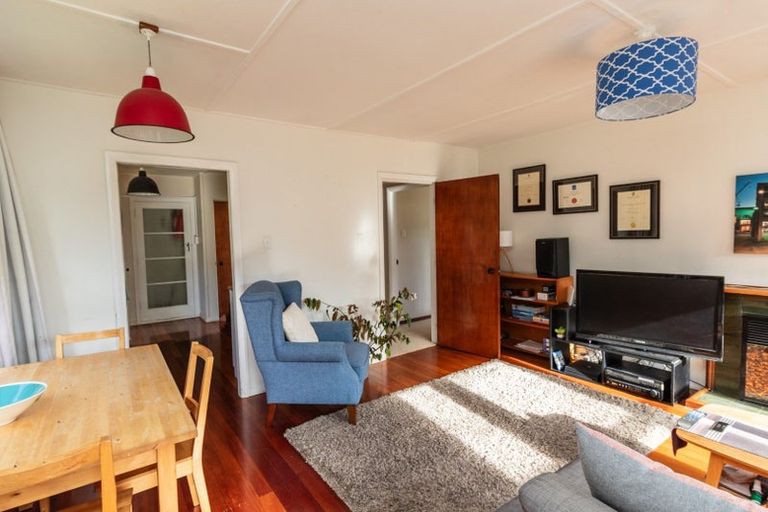 Photo of property in 6 Montgomery Avenue, Karori, Wellington, 6012
