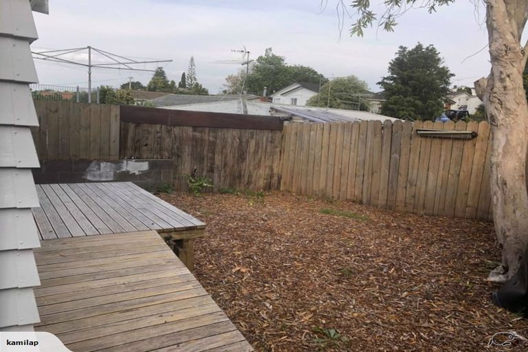 Photo of property in 2/9 College Road, Northcote, Auckland, 0627