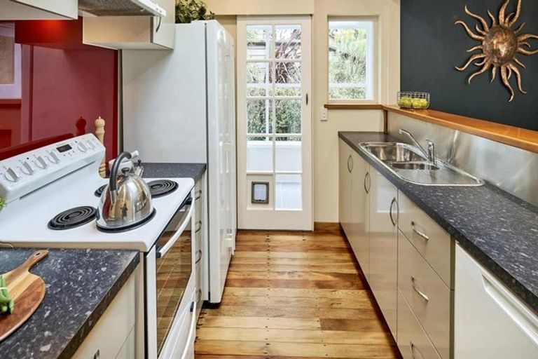 Photo of property in 24 Elmslie Road, Pinehaven, Upper Hutt, 5019