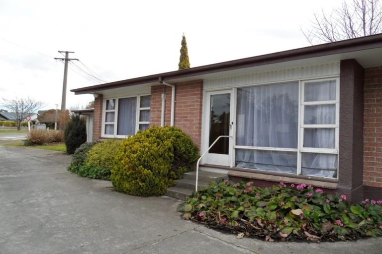 Photo of property in 10 Railway Esplanade, East Gore, Gore, 9710