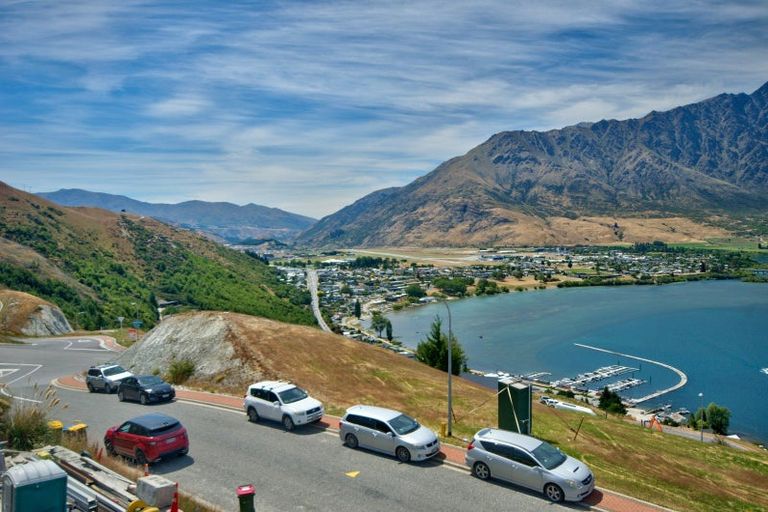 Photo of property in 8 Florence Close, Queenstown Hill, Queenstown, 9300